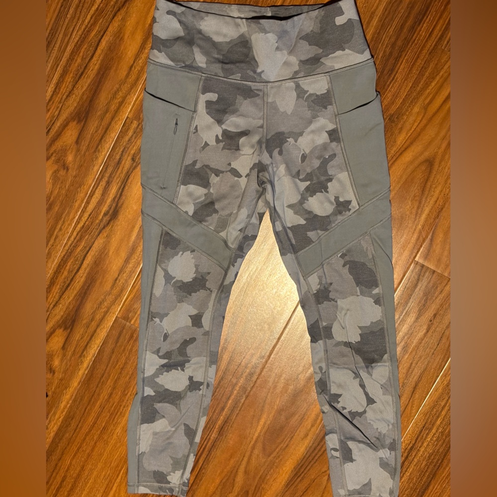 Athleta camo leggings - women’s small
